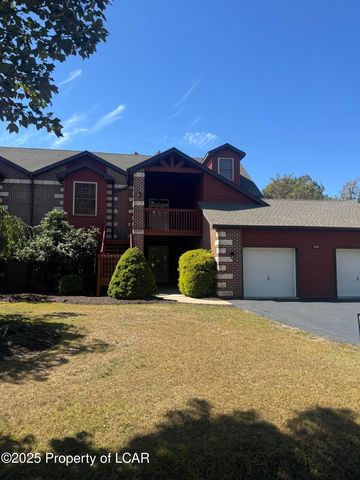 1303 Country Club Dr, Hazleton, PA 18202