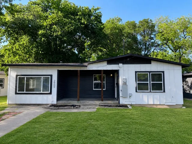 2909 56th St, Dallas, TX 75241