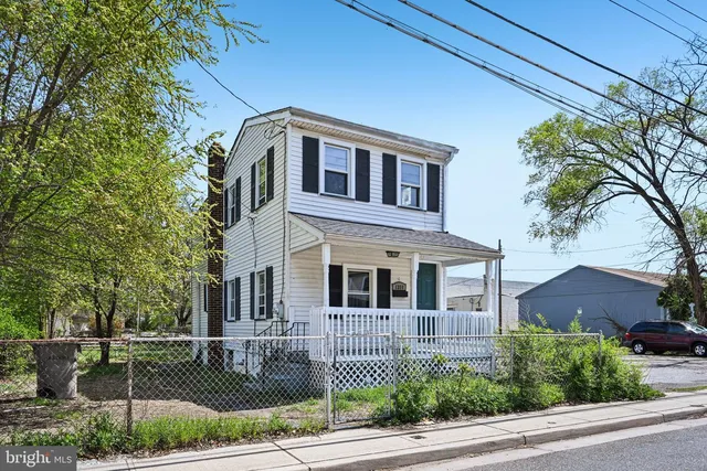 1311 Spruce St, Paulsboro, NJ 08066