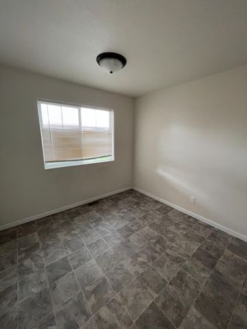 412 Cribbon Ave, Cheyenne, WY 82007