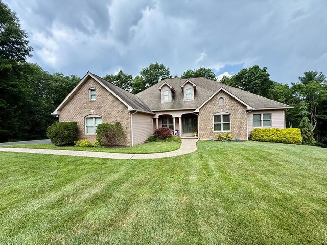 27 Chestnut Dr, Beckley, WV 25801