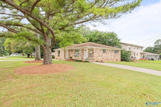 901 Stevens Ct NE, Huntsville, AL 35801