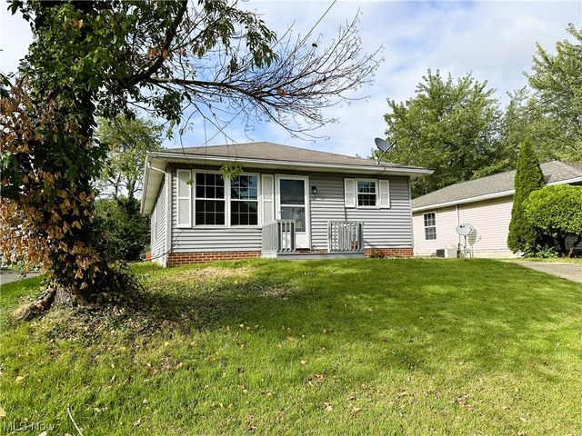 1107 Noble St, Barberton, OH 44203