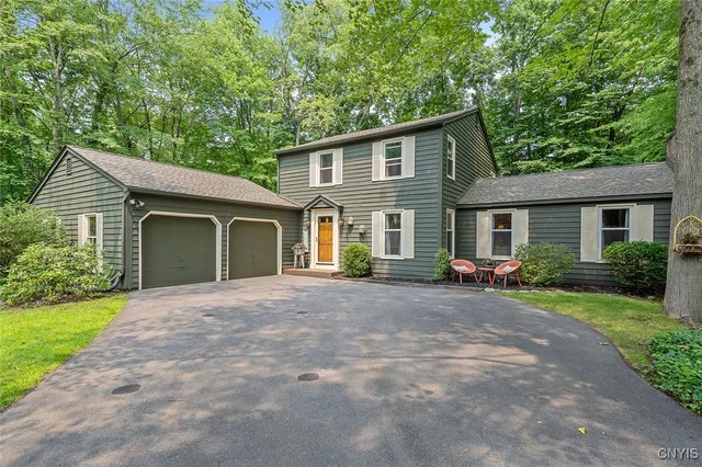 8701 Welwyn Ln, Baldwinsville, NY 13027