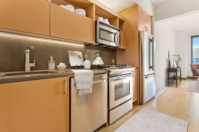 8 Spruce St #21F, New York, NY 10038