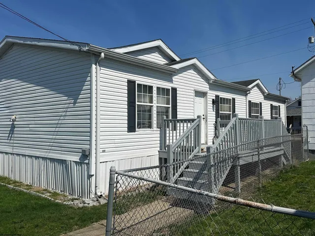1317 N  River Ave, Weston, WV 26452
