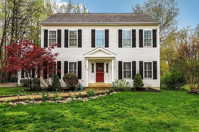 8907 Jameson St, Lorton, VA 22079