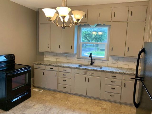 557 1st St, Gaylord, MN 55334