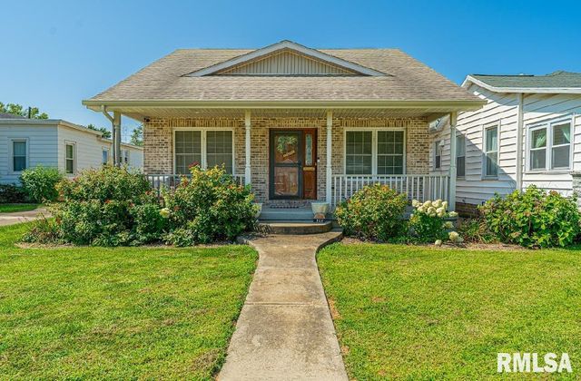 813 Pulaski St, Lincoln, IL 62656
