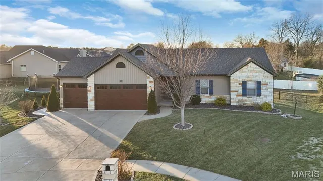 23 Eagle Ct, Wentzville, MO 63385