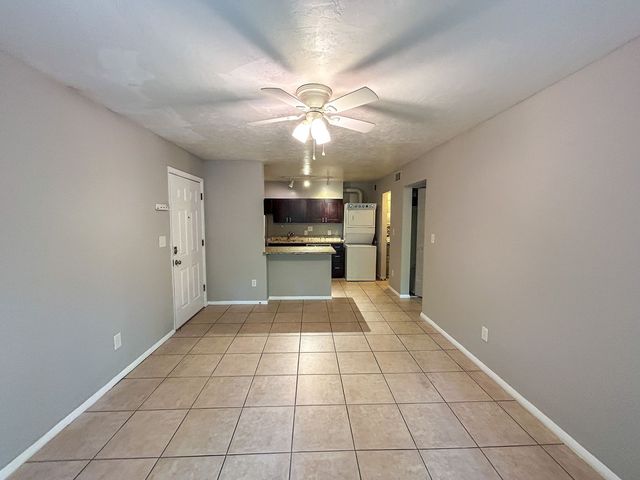 1015 SW 9th St #C4, Gainesville, FL 32601