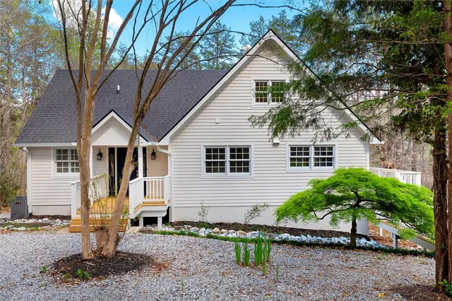 183 Beaver Lake Dr, West Union, SC 29696