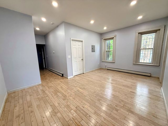 65 N  6th St #1, Newark, NJ 07107