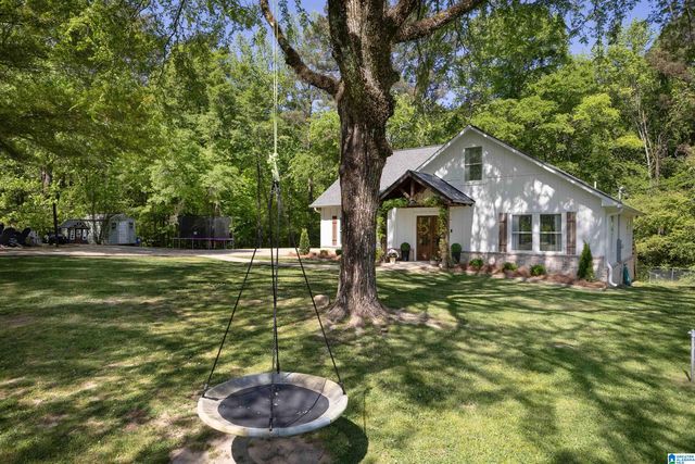 6986 Happy Hollow Rd, Trussville, AL 35173