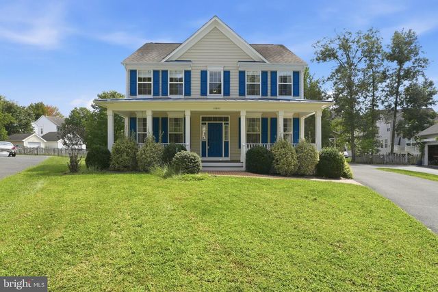 43447 Oberon Ln, Chantilly, VA 20152