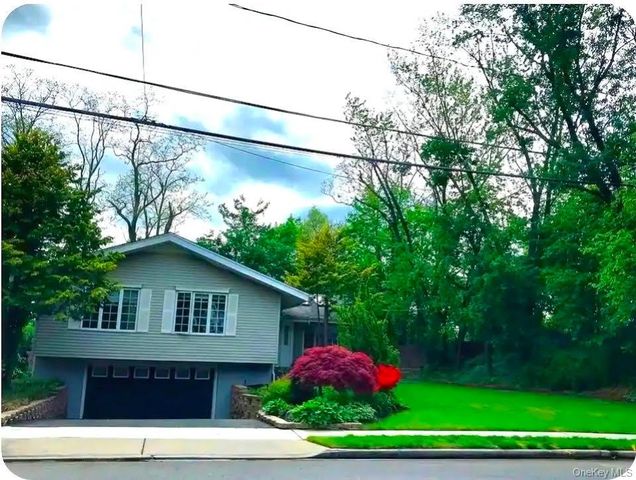 69 Roger Drive, Pt Washington, NY 11050