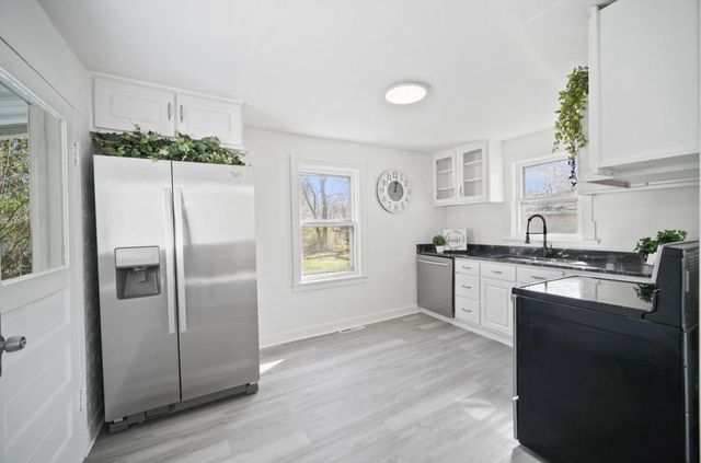309 W  Center St, Mount Morris, IL 61054