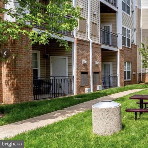 3810 Lightfoot St #110, Chantilly, VA 20151