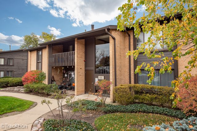 6157 Knoll Way Dr #103, Willowbrook, IL 60527