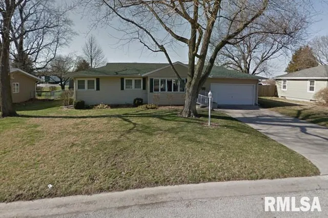 150 Regent St, Lincoln, IL 62656