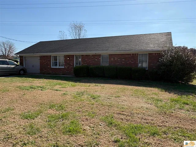 325 Countryside Dr, Horse Cave, KY 42749