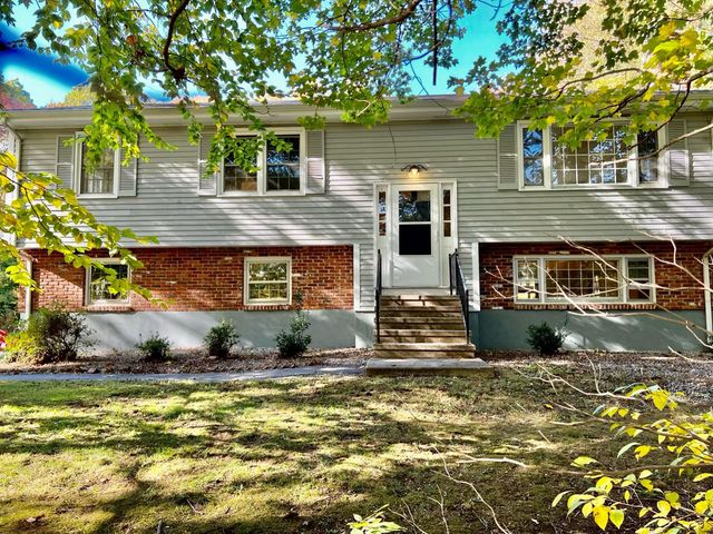 5 N  Winchester Ct, East Lyme, CT 06333