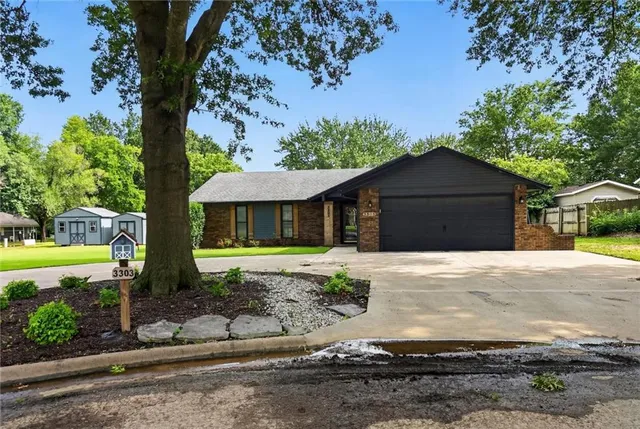 3303 W  2nd St, Coffeyville, KS 67337