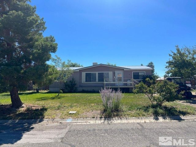 34 Cove St, Round Mountain, NV 89045