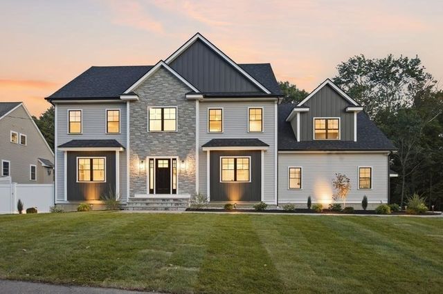 11 Lexington St, Burlington, MA 01803
