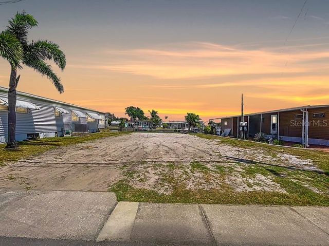 18 Yawl Ln #180, Palm Harbor, FL 34683