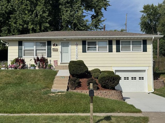 8210 9th St W, Rock Island, IL 61201