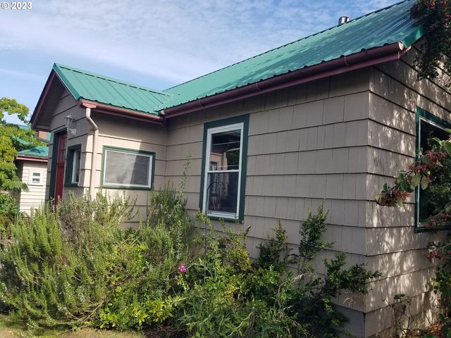 1170 N  Baxter St, Coquille, OR 97423