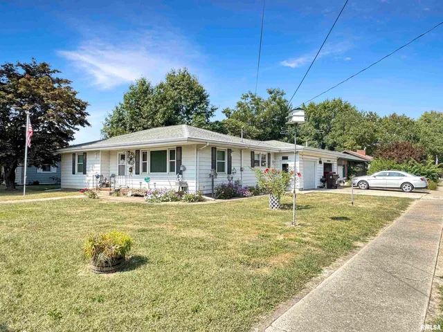 281 E  Adams St, Rushville, IL 62681