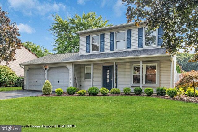 3 Barre Dr, Howell, NJ 07731
