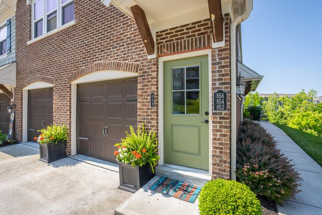 858 Yorkshire Dr, Alexandria, KY 41001