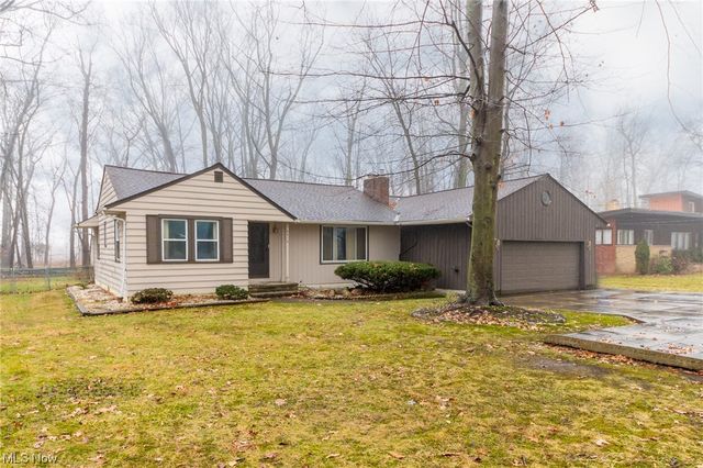 4416 Lansing Dr, North Olmsted, OH 44070