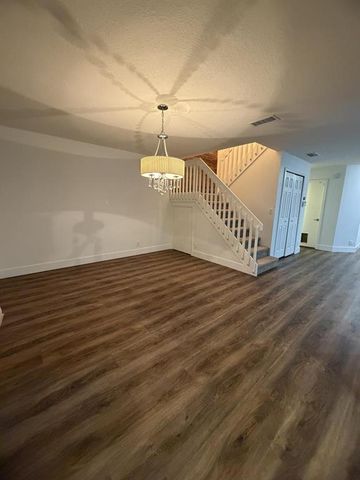 8953 NW 23rd St, Pompano Beach, FL 33065