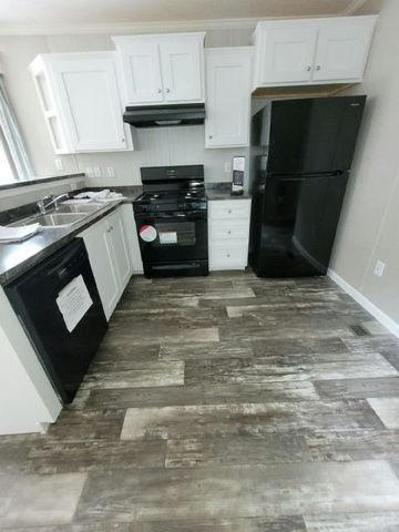 658 Sound Ave #D-3, Calverton, NY 11933