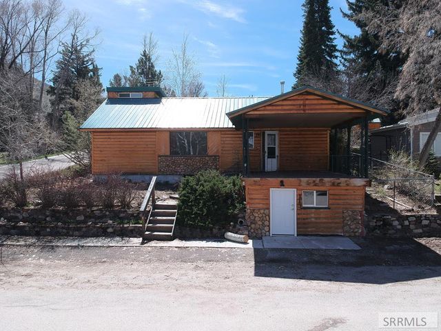 113 W  Booth St, Lava Hot Springs, ID 83246