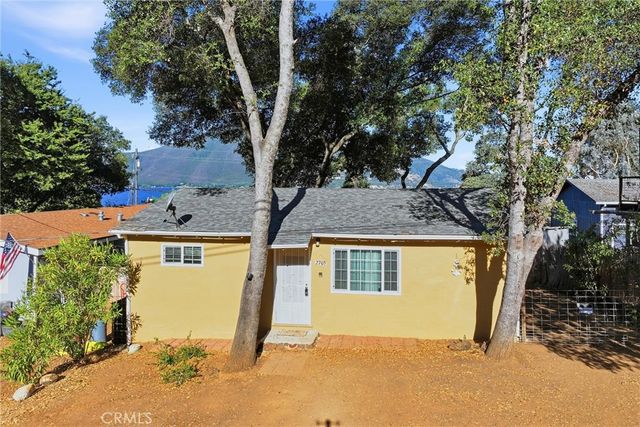 2705 Oakhurst Ave, Clearlake, CA 95422