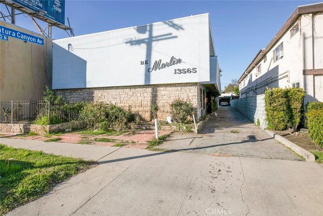 13565 Victory Blvd, Van Nuys, CA 91401