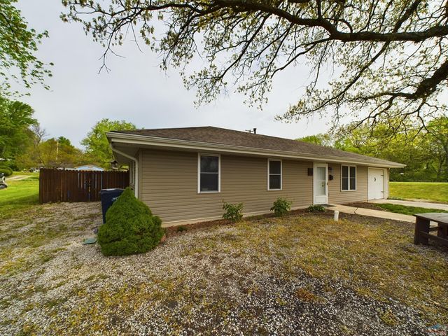 102 W  6th St, Knob Noster, MO 65336