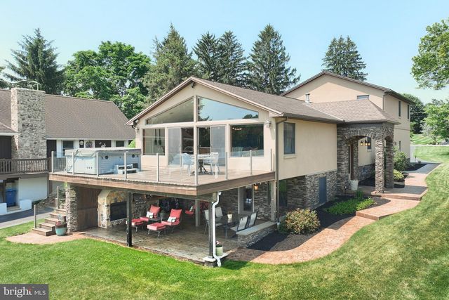 430 Lake Meade Dr, East Berlin, PA 17316