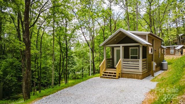 15 Pinehurst Dr, Bryson City, NC 28713