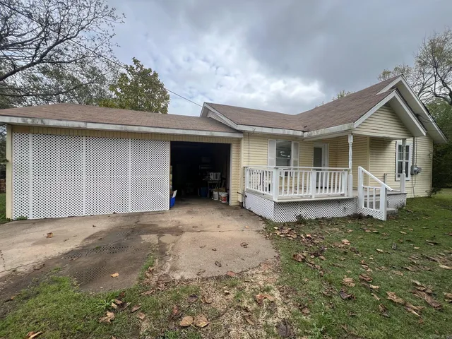 321 Redbud St, Waldron, AR 72958