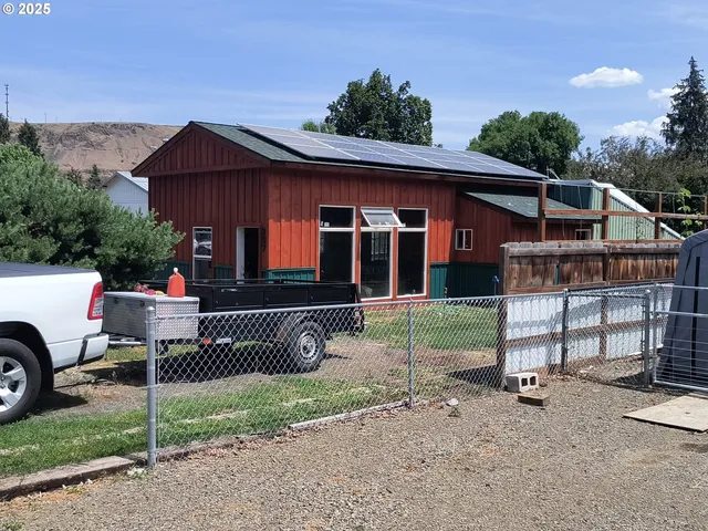 207 S  Spruce St, Wallowa, OR 97885