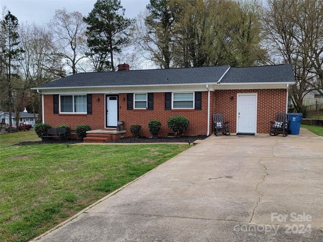 3115 6th Ave SW, Hickory, NC 28602