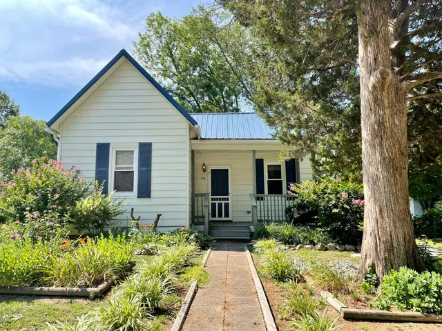 915 E  Laurel St, Olney, IL 62450