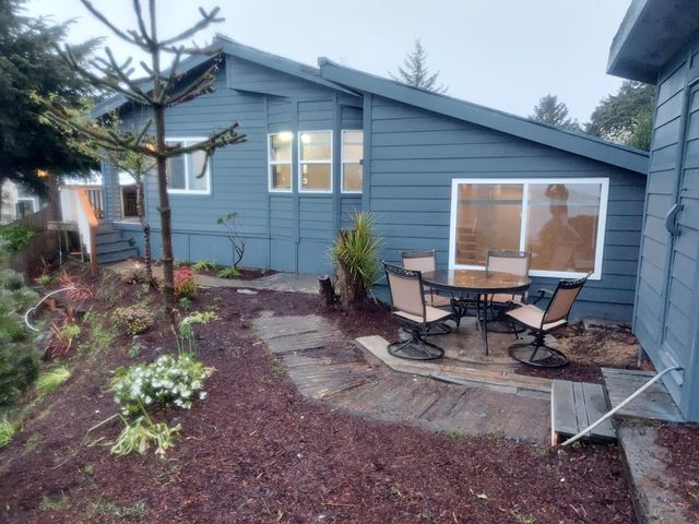 340 SW Pacific View St, Waldport, OR 97394