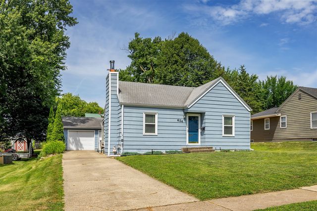 624 11th St, West Des Moines, IA 50265